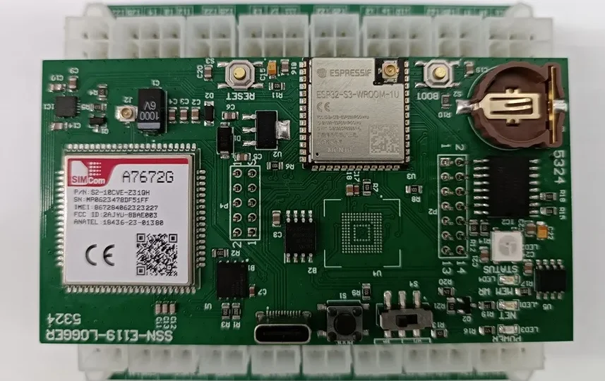 Data logger with digital inputs, LTE modem and microcontroller
